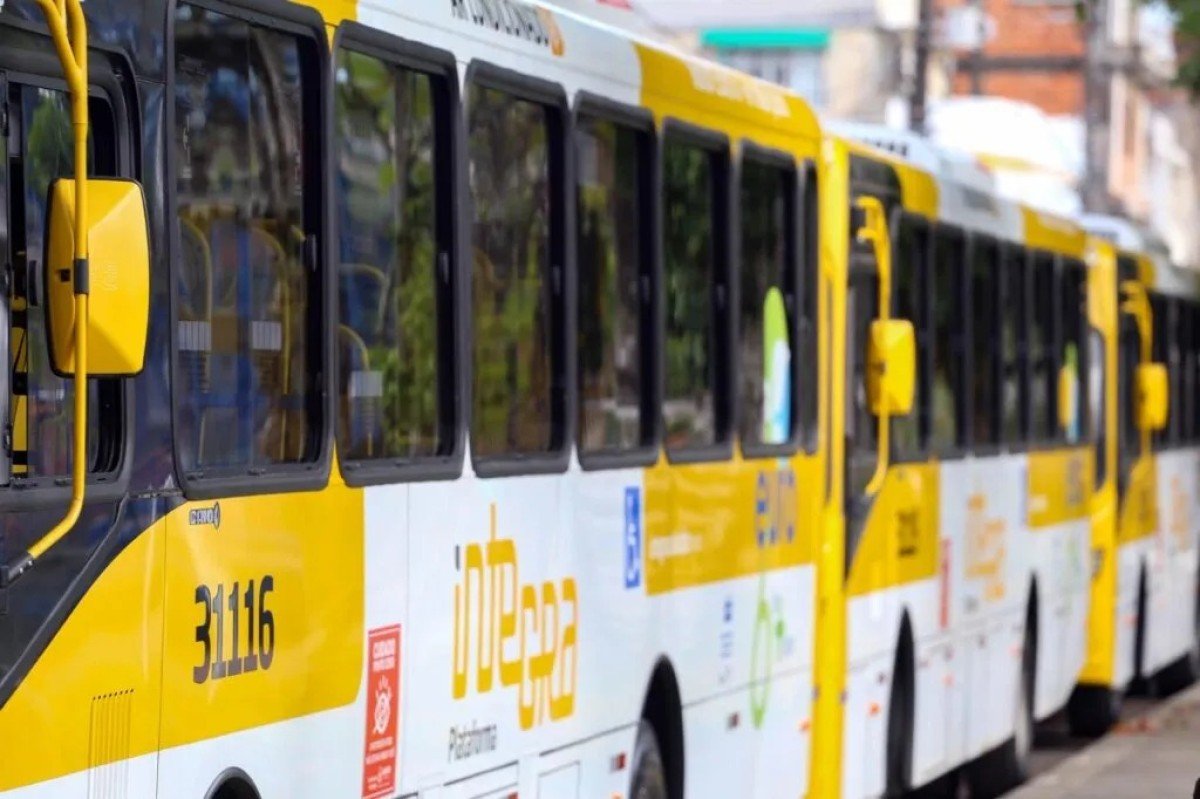 Eleitores relatam falta de ônibus para votar em Salvador, SP e RJ
